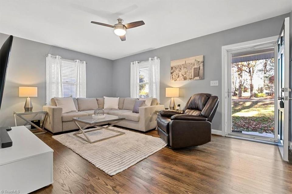  2803 Stratford Dr, Greensboro, NC 27408 photo 5