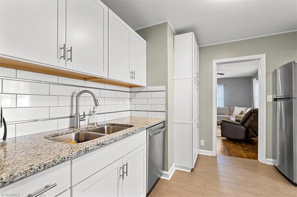  2803 Stratford Dr, Greensboro, NC 27408 photo 8