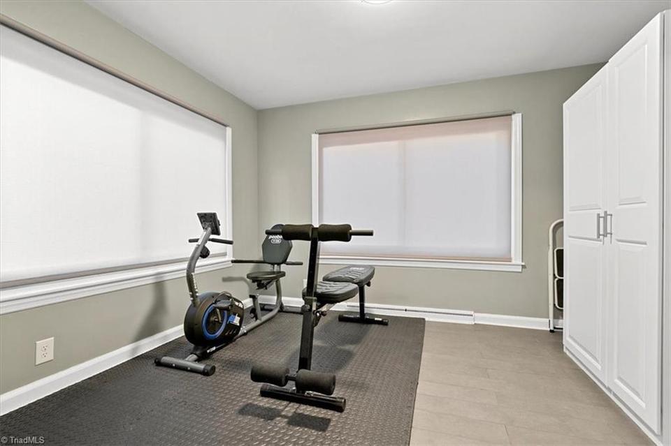  2803 Stratford Dr, Greensboro, NC 27408 photo 12