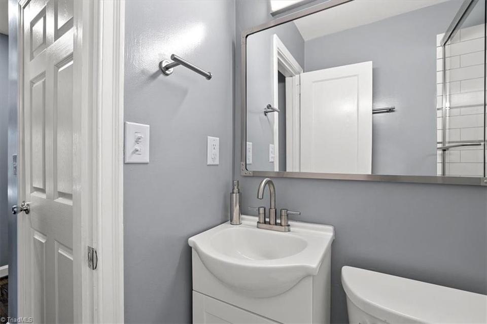  2803 Stratford Dr, Greensboro, NC 27408 photo 19