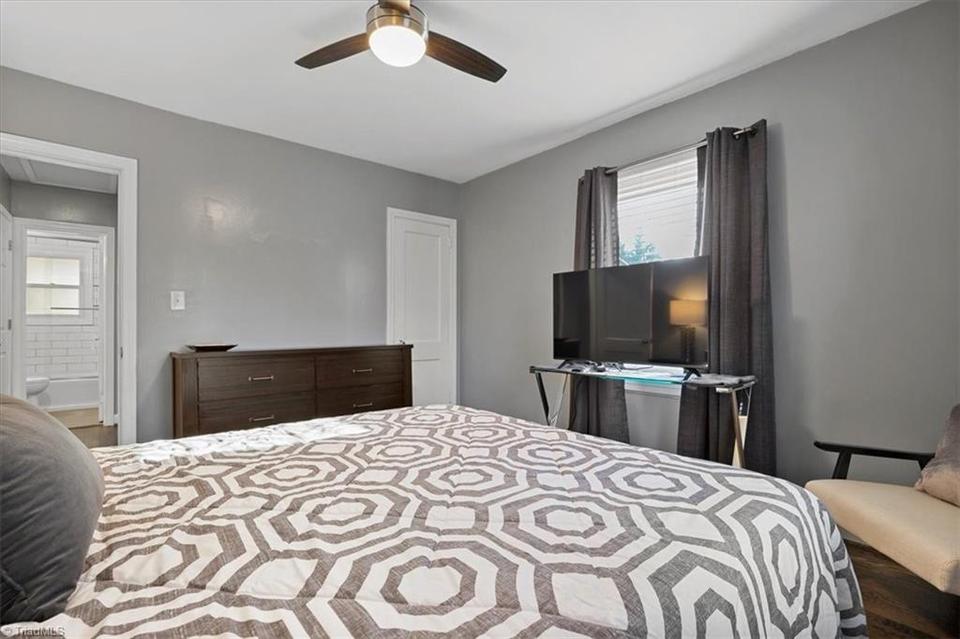  2803 Stratford Dr, Greensboro, NC 27408 photo 17