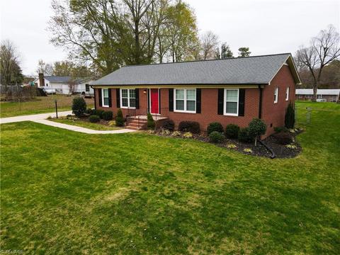 5374 Chet Dr, Trinity, NC 27370 photo 2