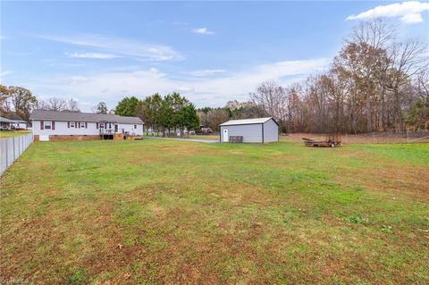 4357 Oak Brook Ct, Trinity, NC 27370 photo 3