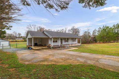 4357 Oak Brook Ct, Trinity, NC 27370 photo 2
