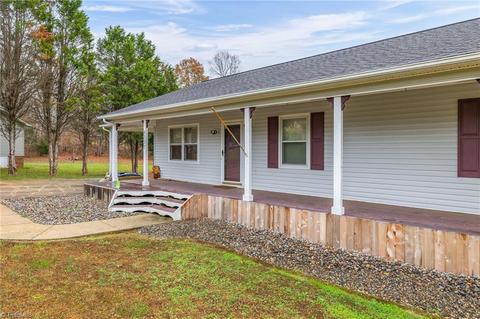 4357 Oak Brook Ct, Trinity, NC 27370 photo 1