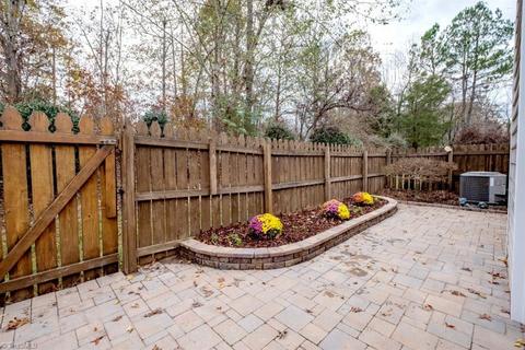 2914 Eagle Pointe Dr, High Point, NC 27265 photo 5