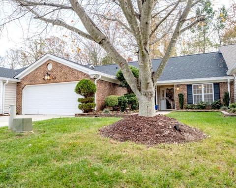 2914 Eagle Pointe Dr, High Point, NC 27265 photo 2