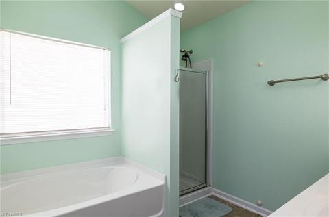 862 Hedgepath Ter, High Point, NC 27265 photo 23