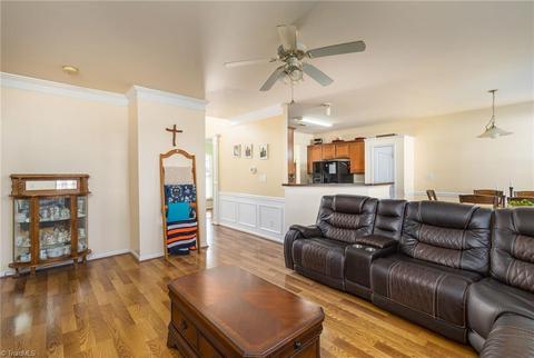 862 Hedgepath Ter, High Point, NC 27265 photo 9