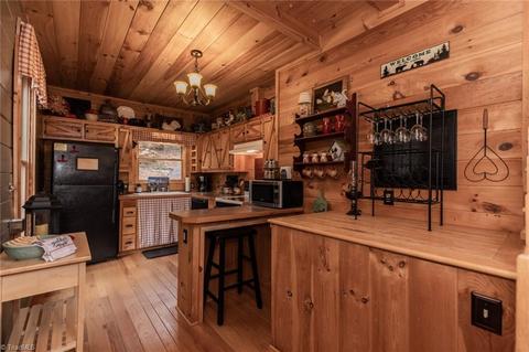 899 Bobcat Mountain Rd, Purlear, NC 28665 photo 4