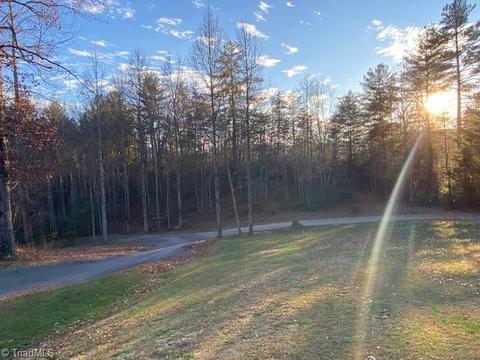 730 Singing Waters Ln, Purlear, NC 28665 photo 33