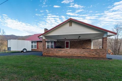 9424 W Pine St, Lowgap, NC 27024 photo 4