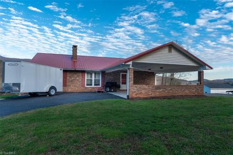 9424 W Pine St, Lowgap, NC 27024 photo 3