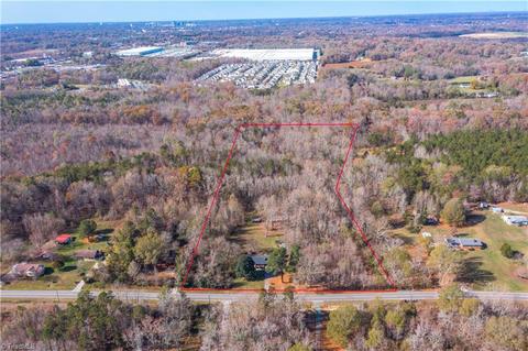 233 Willowlake Rd, Greensboro, NC 27405