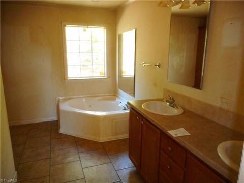220 Star View Dr, King, NC 27021 photo 9
