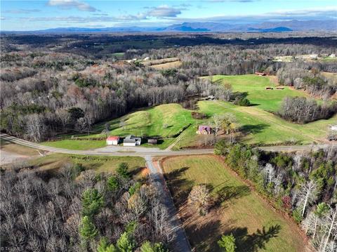 1277 Wards Gap Rd, Cana, VA 24317 photo 3