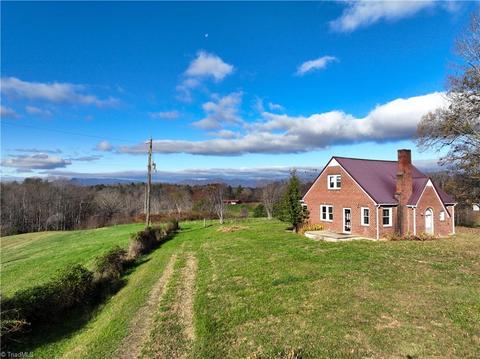 1277 Wards Gap Rd, Cana, VA 24317 photo 5
