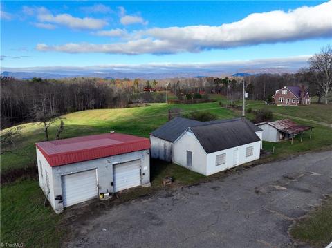 1277 Wards Gap Rd, Cana, VA 24317 photo 4
