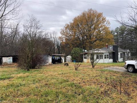 738 Golf Course Rd, Pilot Mountain, NC 27041 photo 1