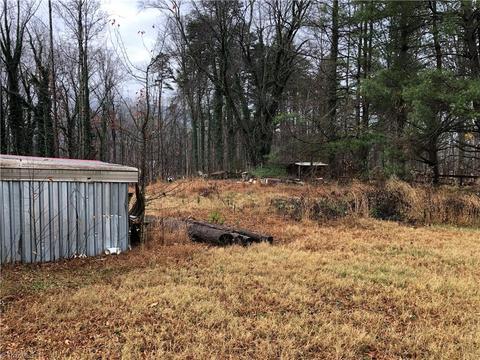 738 Golf Course Rd, Pilot Mountain, NC 27041 photo 9
