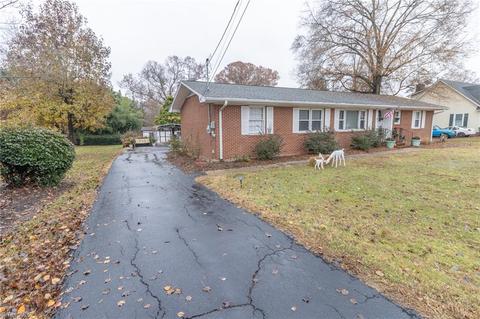 608 E Stadium Dr, Eden, NC 27288 photo 2