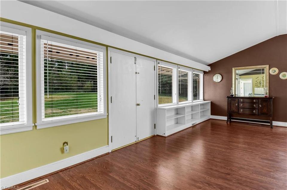  615 Maple Ave, Reidsville, NC 27320 photo 3