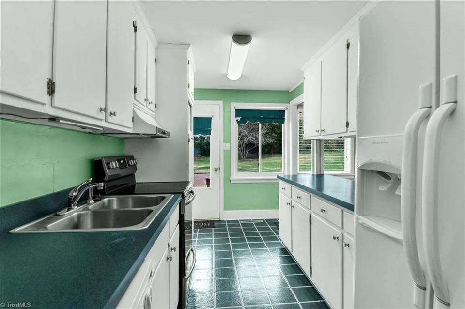  615 Maple Ave, Reidsville, NC 27320 photo 11