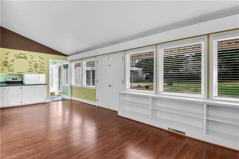  615 Maple Ave, Reidsville, NC 27320 photo 6