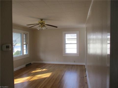 910 Grant St, High Point, NC 27262 photo 3