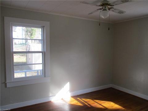 910 Grant St, High Point, NC 27262 photo 7