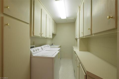 339 W Main St, Elkin, NC 28621 photo 17