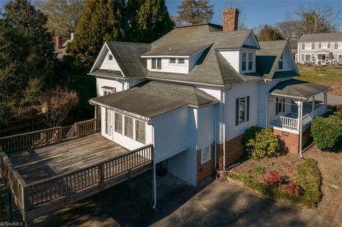 339 W Main St, Elkin, NC 28621 photo 4