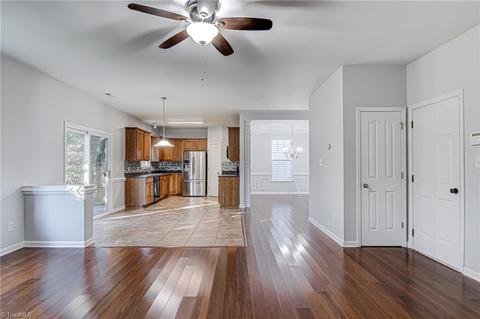 873 Hedgepath Ter, High Point, NC 27265 photo 14