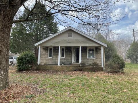 610 Lee Ave W, Yadkinville, NC 27055