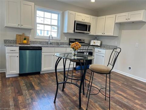607 Dillon St, Thomasville, NC 27360 photo 4
