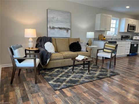 607 Dillon St, Thomasville, NC 27360 photo 2