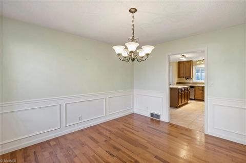 2540 Farmbrook Rd, Winston Salem, NC 27103 photo 9