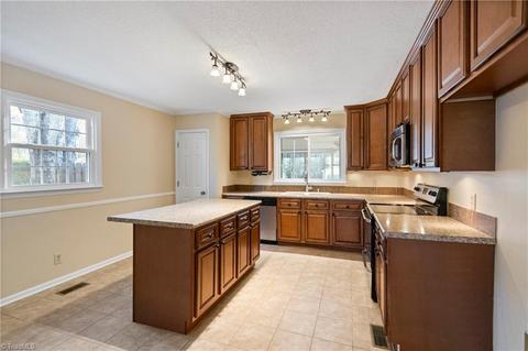 2540 Farmbrook Rd, Winston Salem, NC 27103 photo 11