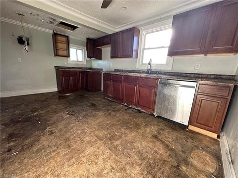 203 Coltrane Ave, High Point, NC 27260 photo 9