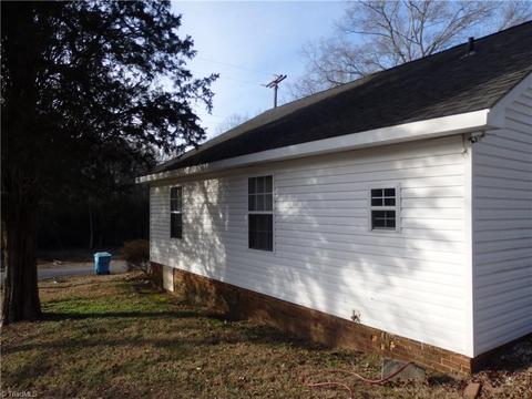 410 Spring St, Denton, NC 27239 photo 4
