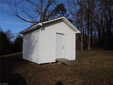 410 Spring St, Denton, NC 27239 photo 7