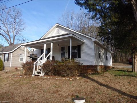 410 Spring St, Denton, NC 27239 photo 2