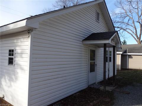 410 Spring St, Denton, NC 27239 photo 3