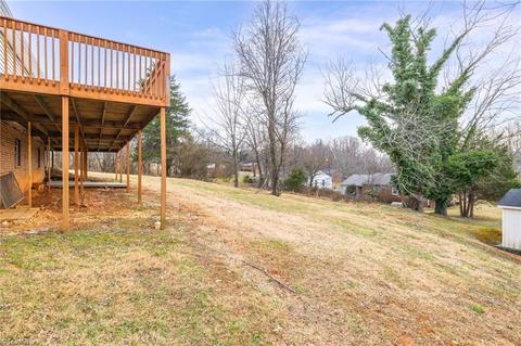 106 Smith Dr, Pilot Mountain, NC 27041 photo 28