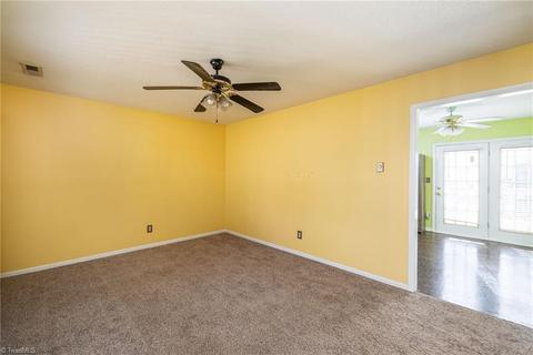106 Smith Dr, Pilot Mountain, NC 27041 photo 5