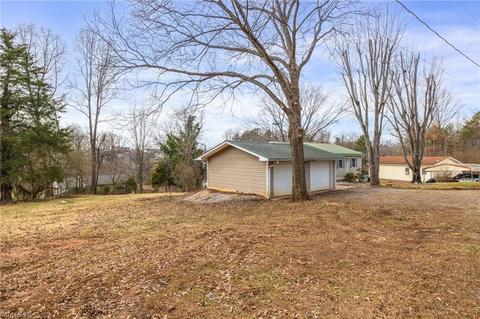 106 Smith Dr, Pilot Mountain, NC 27041 photo 4