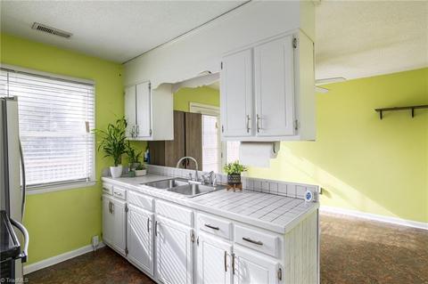 106 Smith Dr, Pilot Mountain, NC 27041 photo 12