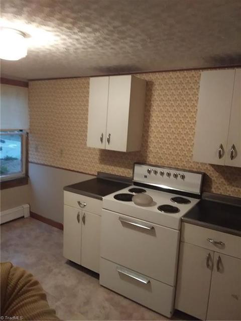 817 Unity St, Thomasville, NC 27360 photo 9