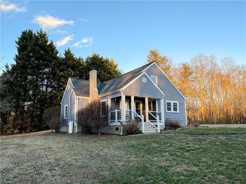 370 Armstrong Rd, Pilot Mountain, NC 27041 photo 1