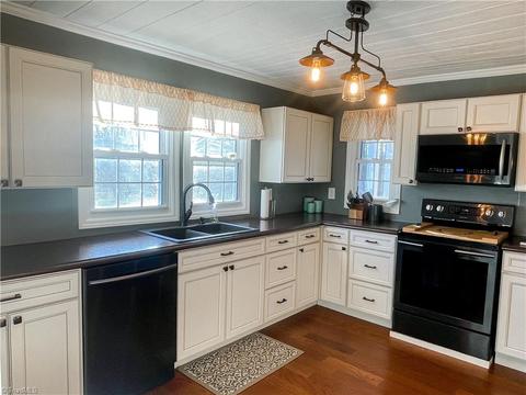 370 Armstrong Rd, Pilot Mountain, NC 27041 photo 17
